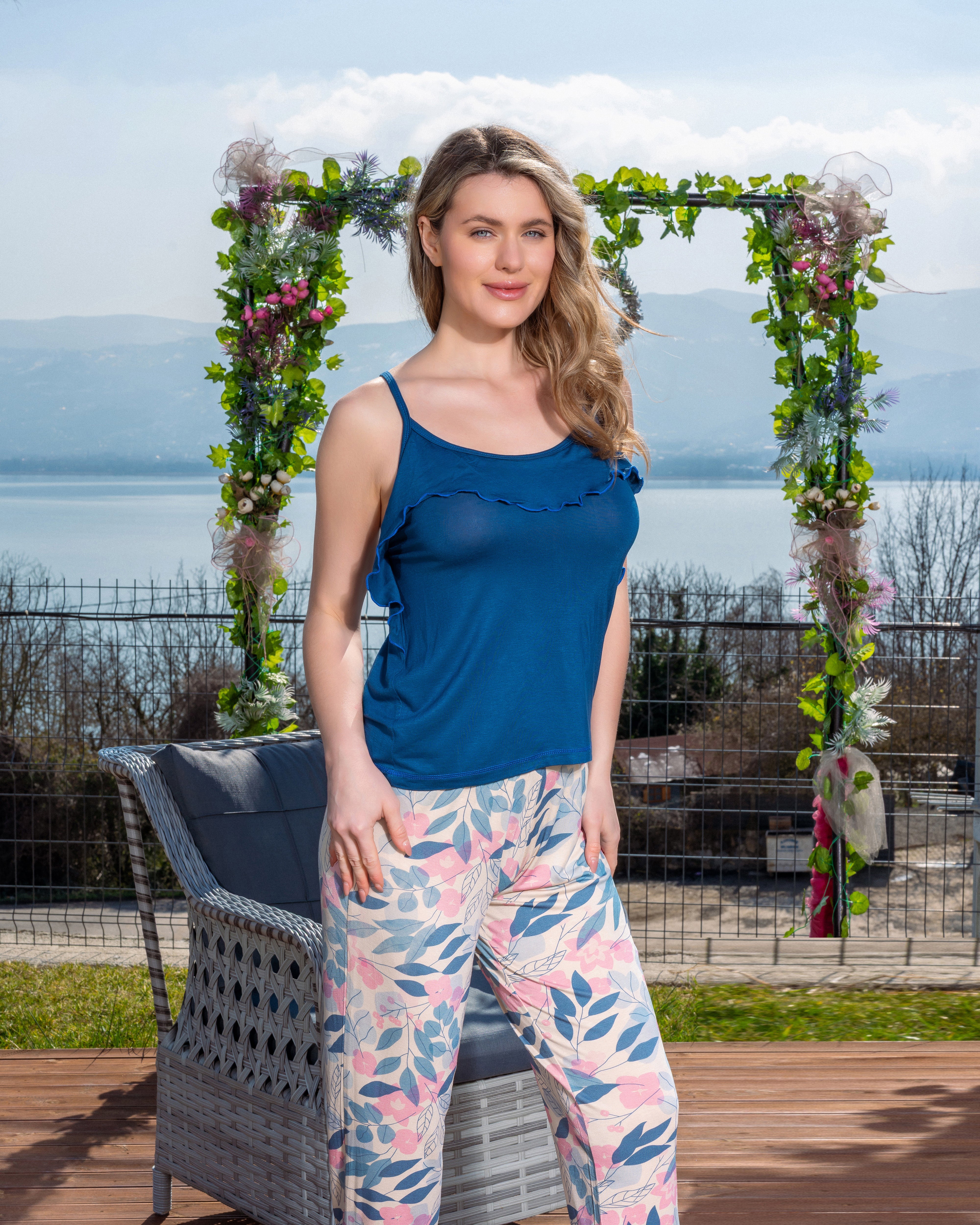 Navy blue tank top outfit